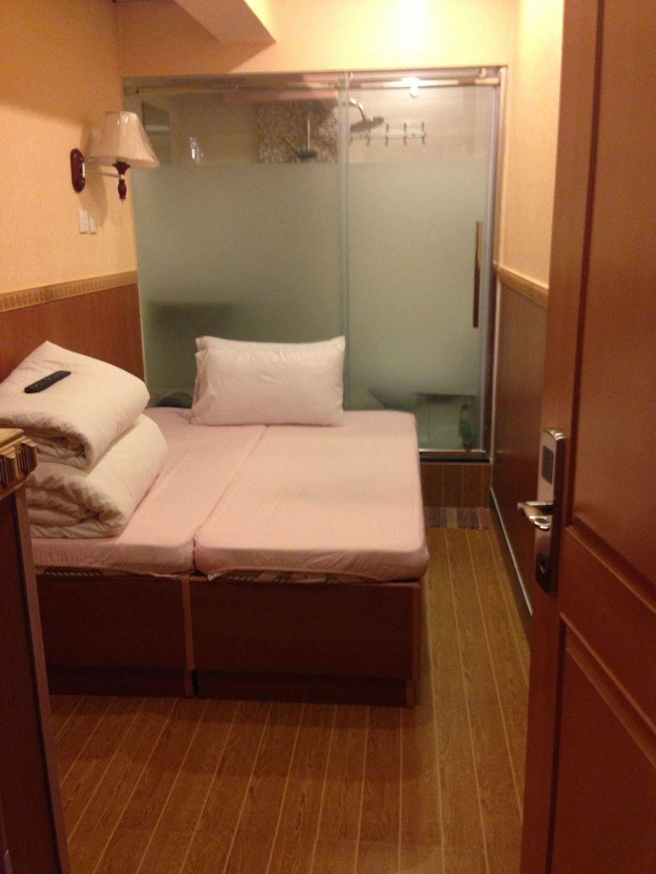 Traveller Friendship Hostel Хонконг Екстериор снимка
